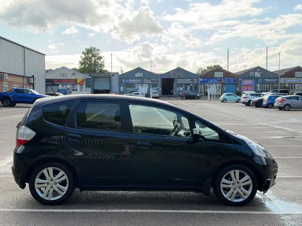Używany Honda Jazz EX 100 KM (73 kW) 2010 Czarny Hatchback