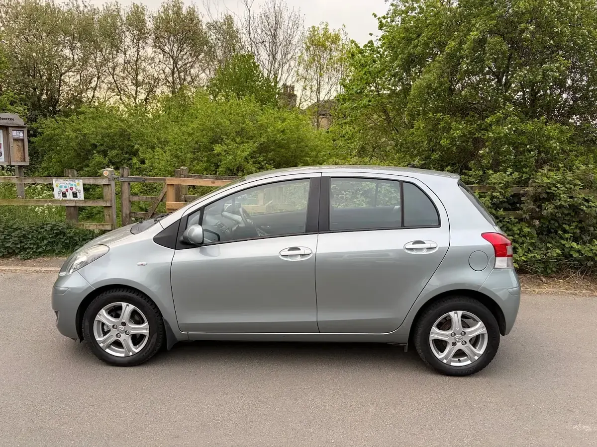 Used Toyota Yaris 2010 Silver Hatchback