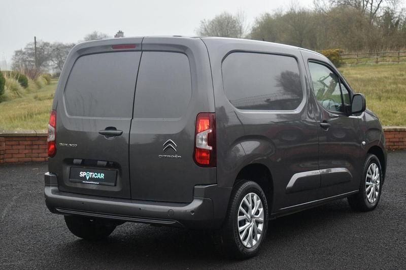 Usado Citroën Berlingo 99 HP (72 kW) 2024 Cinzento Monovolume