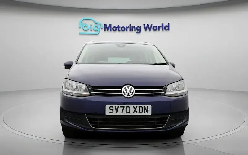 Usado VW Sharan SE 150 HP (110 kW) 2020 Azul Monovolume