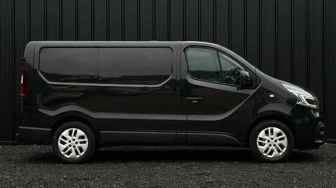 Used Renault Trafic 120 HP (88 kW) 2020 Black MPV