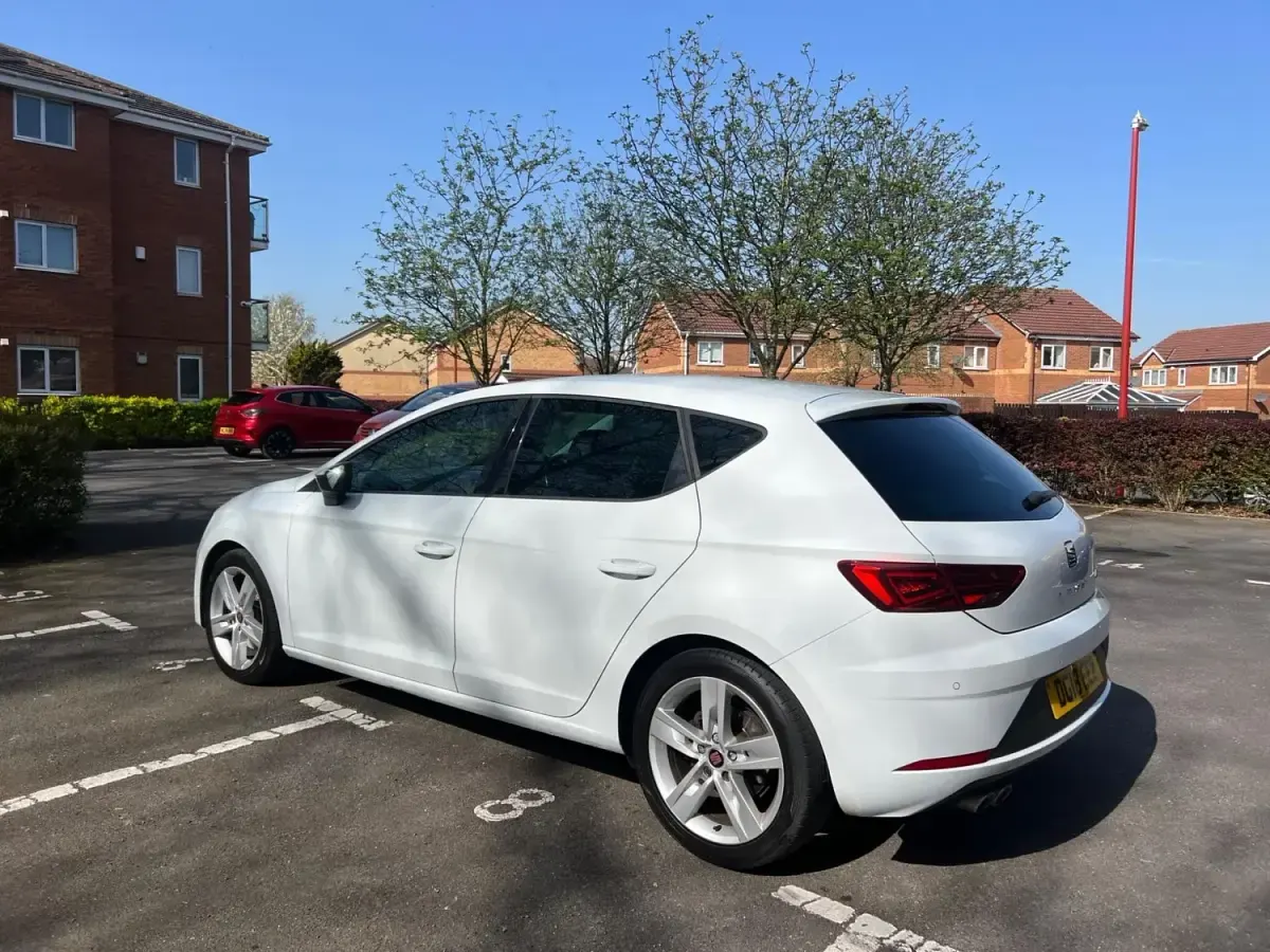 Second-hand Seat Leon FR 184 CP (135 kW) 2018 Alb Hatchback