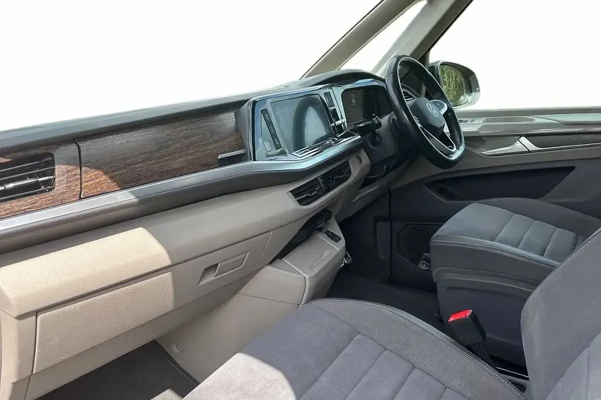 Used VW Multivan Style 218 HP (160 kW) 2022 Orange MPV