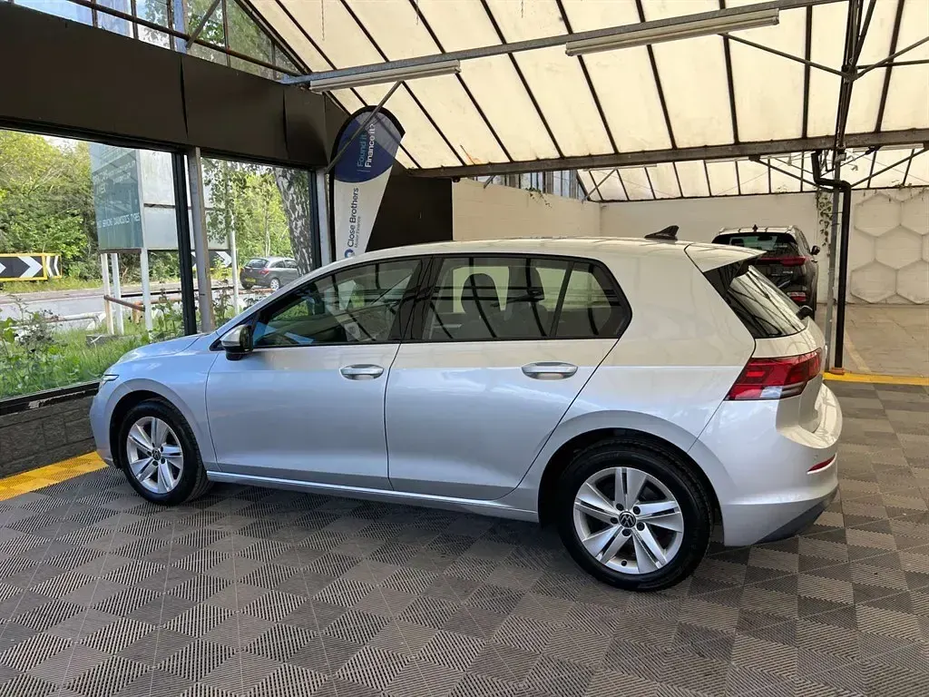 Used VW Golf VIII Life 130 HP (95 kW) 2023 Silver Hatchback