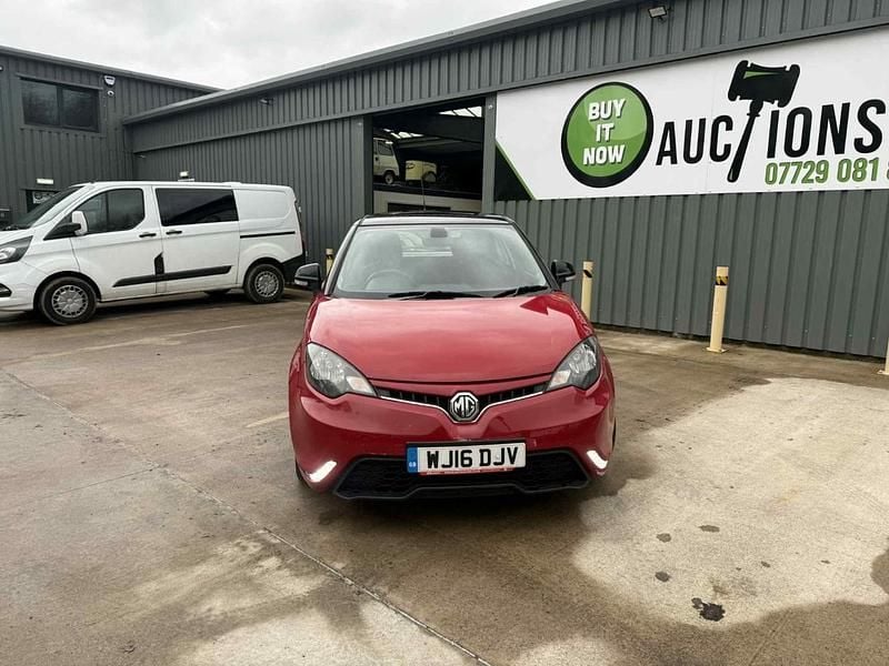 Begagnad MG MG3 106 HK (77 kW) 2016 Röd Halvkombi
