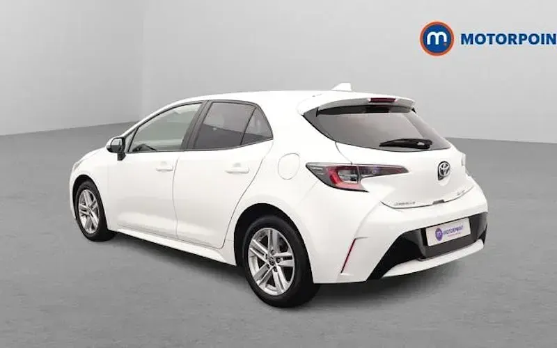 Used Toyota Corolla 122 HP (89 kW) 2022 White Hatchback