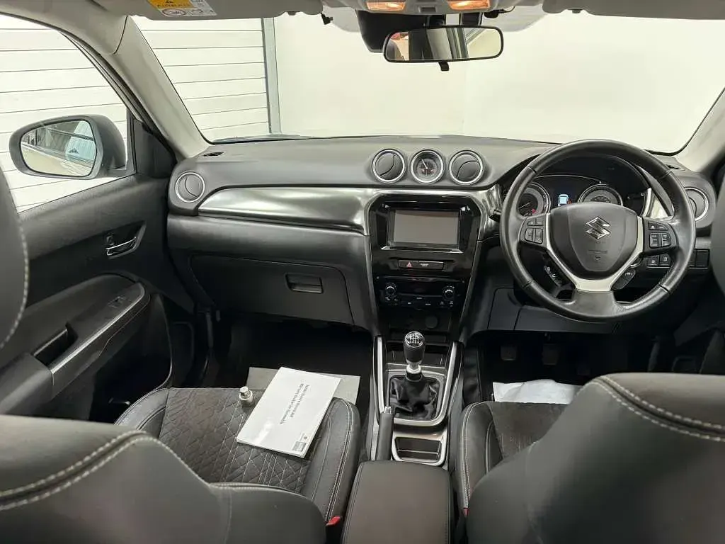 Used Suzuki Vitara SZ-T 112 HP (82 kW) 2018 White SUV