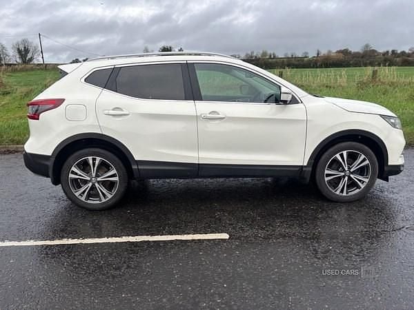 White Used 2018 Nissan Qashqai N-Connecta SUV | £7,850 (Good price) - Image 1/4