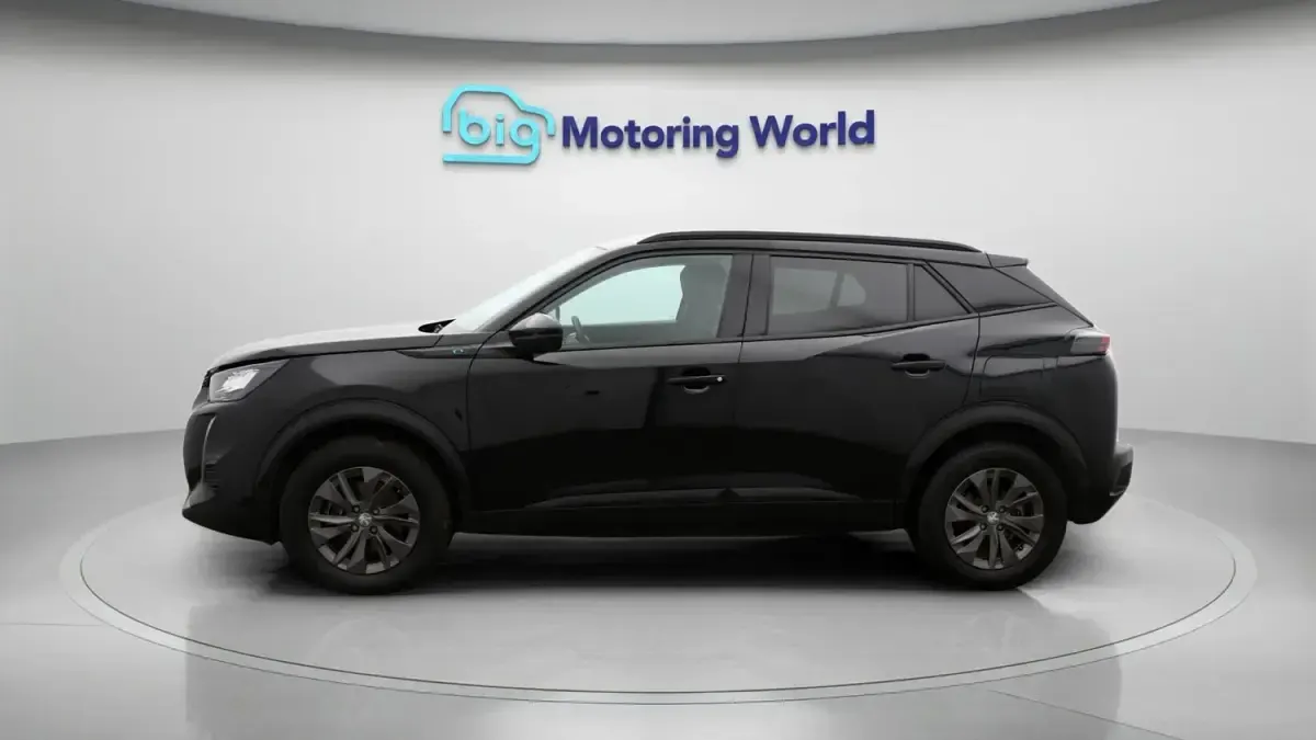 Second-hand Peugeot e-2008 Active+ 98 kW (134 CP) 2022 Negru SUV