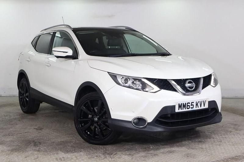 Used Nissan Qashqai Tekna 110 HP (80 kW) 2015 White SUV
