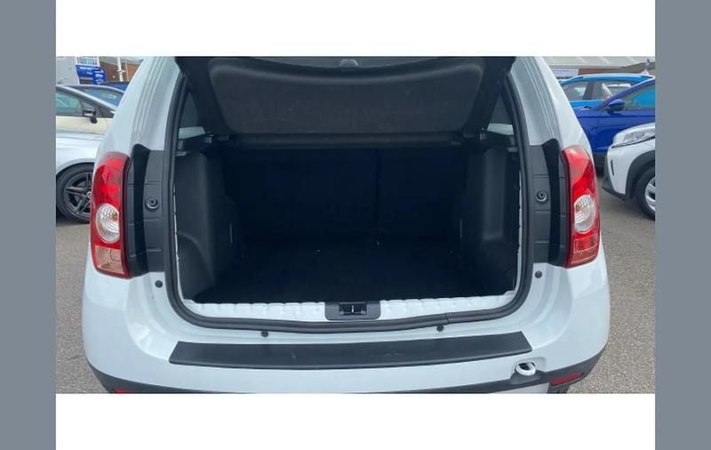 Used Dacia Duster Lauréate 110 HP (80 kW) 2016 White SUV