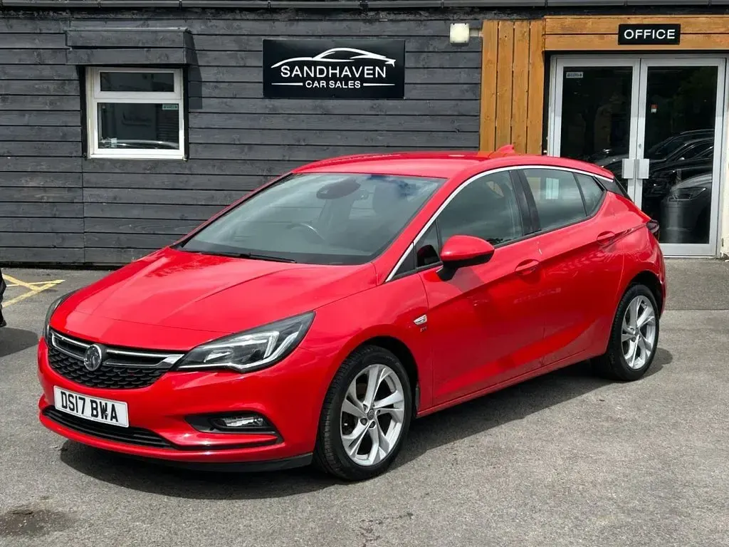 Used Vauxhall Astra SRi 150 HP (110 kW) 2017 Red Hatchback