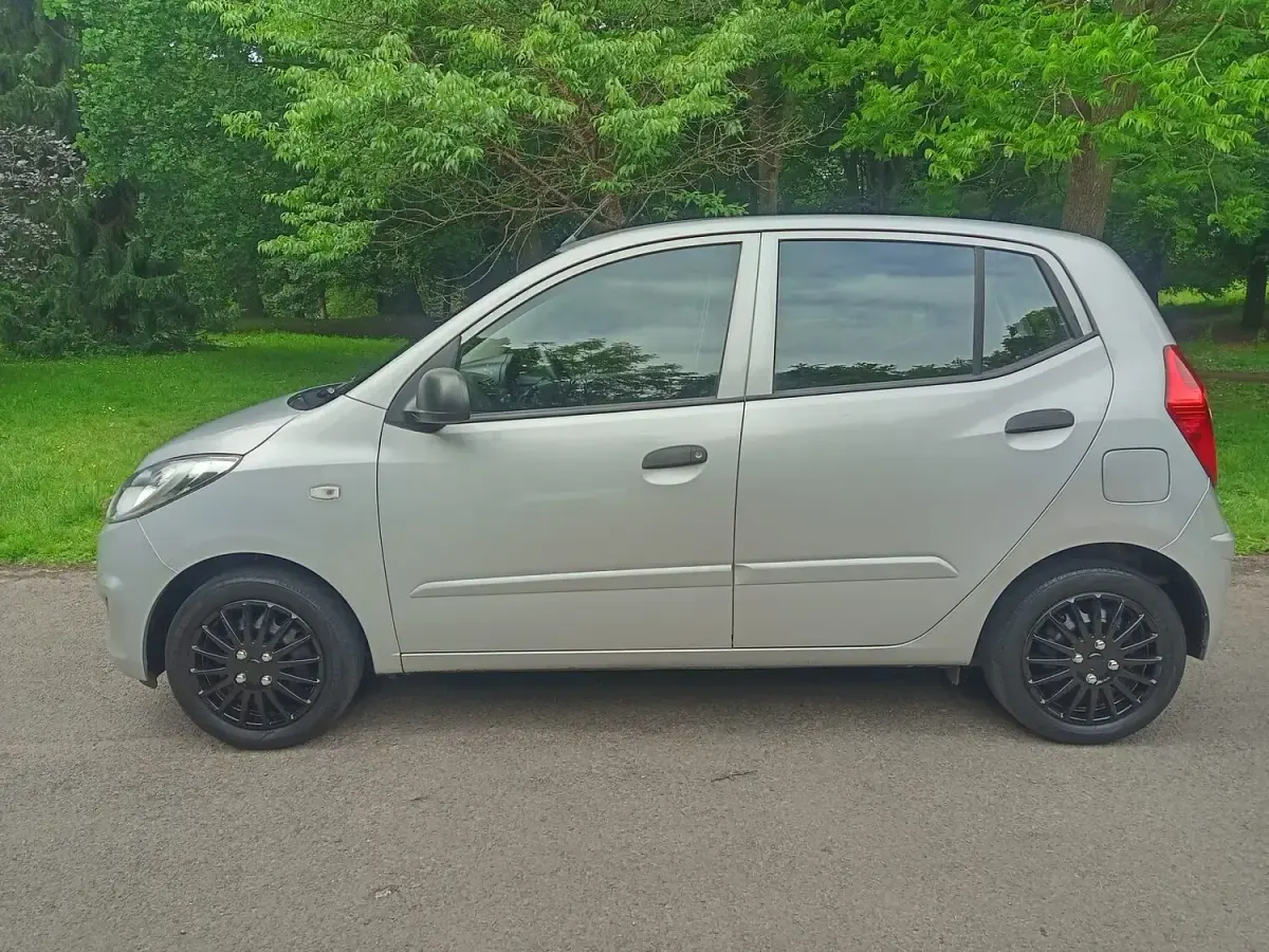 Used Hyundai i10 Classic 83 HP (61 kW) 2014 Silver Hatchback