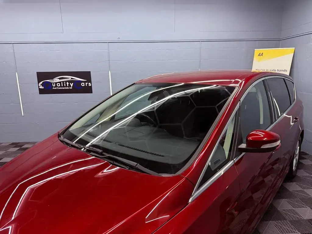 Used Ford S-MAX Titanium 150 HP (110 kW) 2015 Red MPV