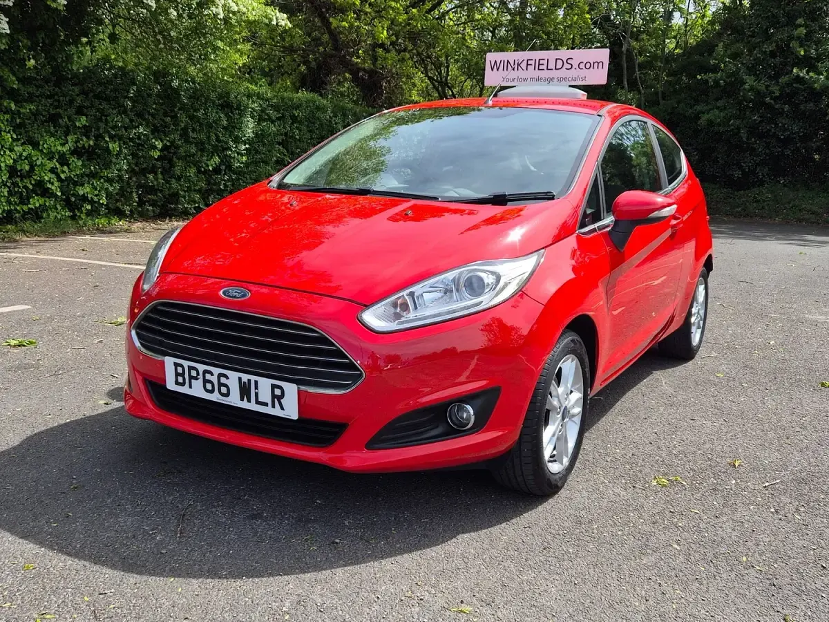 Used Ford Fiesta Zetec 82 HP (60 kW) 2017 Red Hatchback