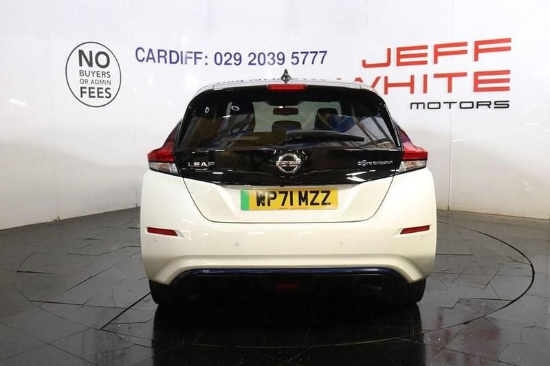 Used Nissan Leaf Tekna 160 kW (218 HP) 2021 White Hatchback