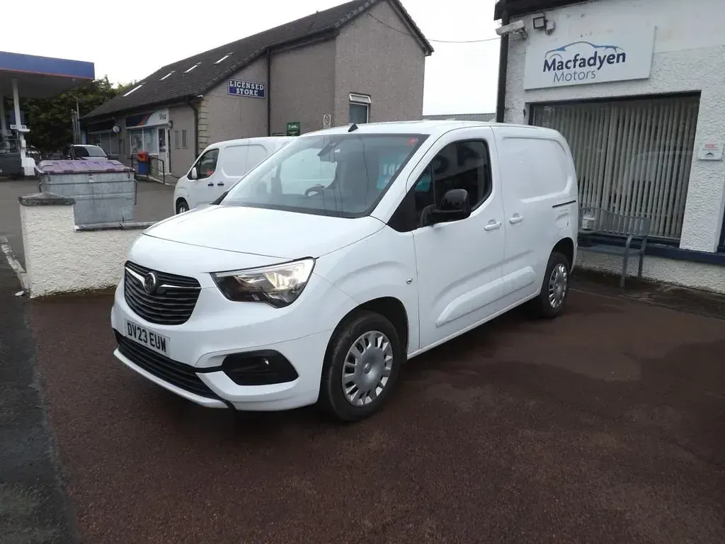 Used Vauxhall Combo S 100 HP (73 kW) 2023 White MPV