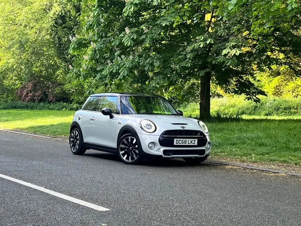 Used Mini Cooper S Exclusive 192 HP (141 kW) 2019 Silver Hatchback