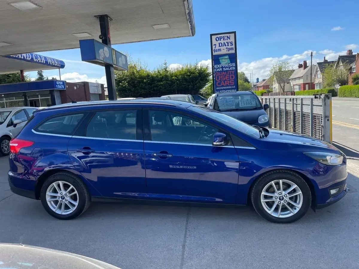 Usado Ford Focus Zetec 125 HP (91 kW) 2016 Azul Carrinha