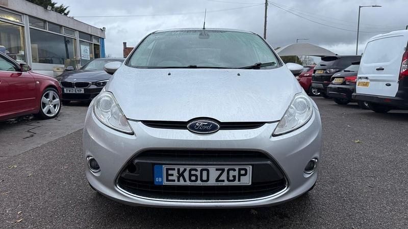 Usado Ford Fiesta Titanium 96 HP (70 kW) 2010 Prateado Citadino