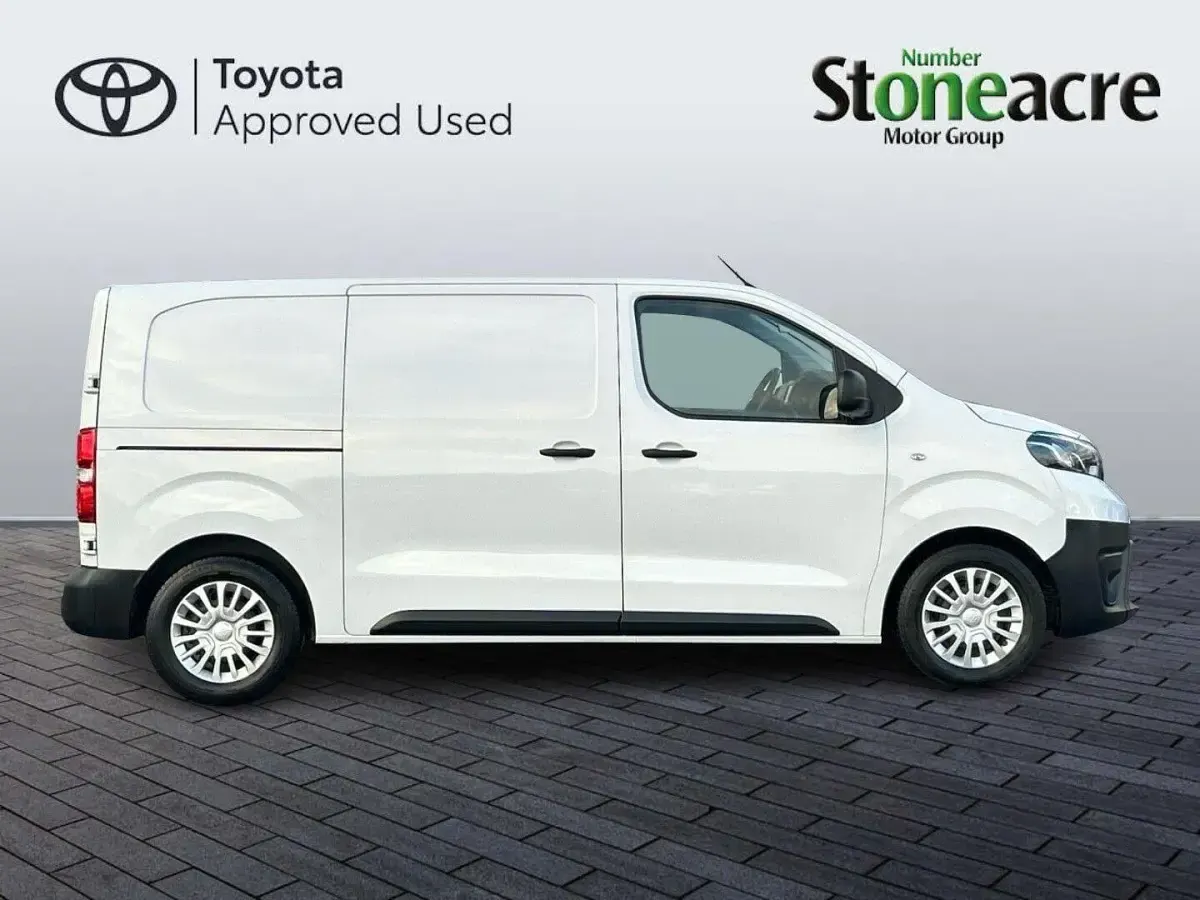 Used Toyota Proace 120 HP (88 kW) 2025 White MPV