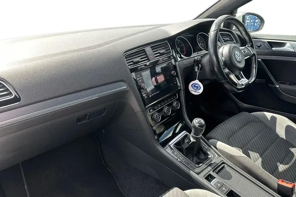Used VW Golf VII R-line Edition 150 HP (110 kW) 2020 White Hatchback