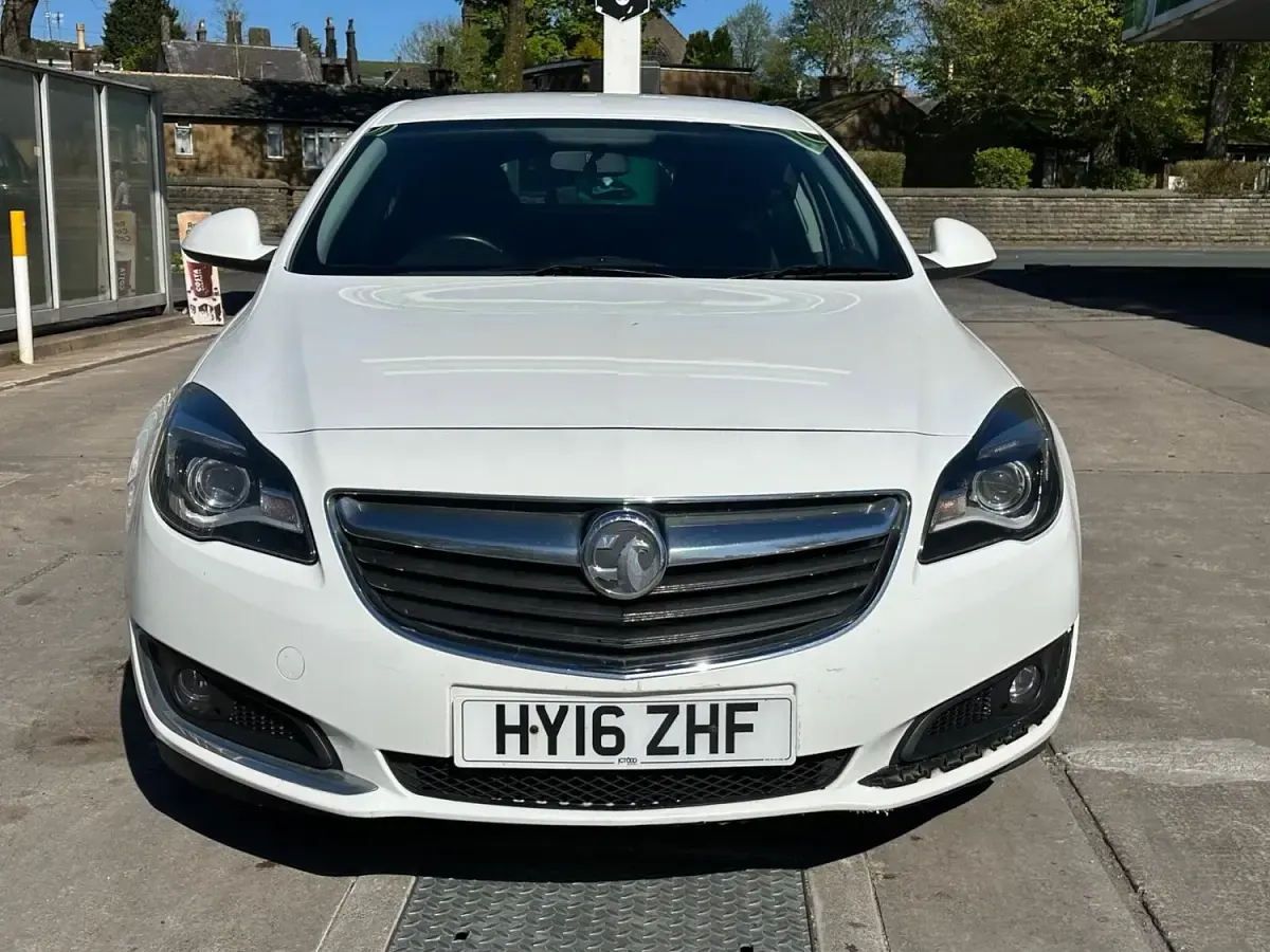 Second-hand Vauxhall Insignia SRi 170 CP (125 kW) 2016 Alb Hatchback