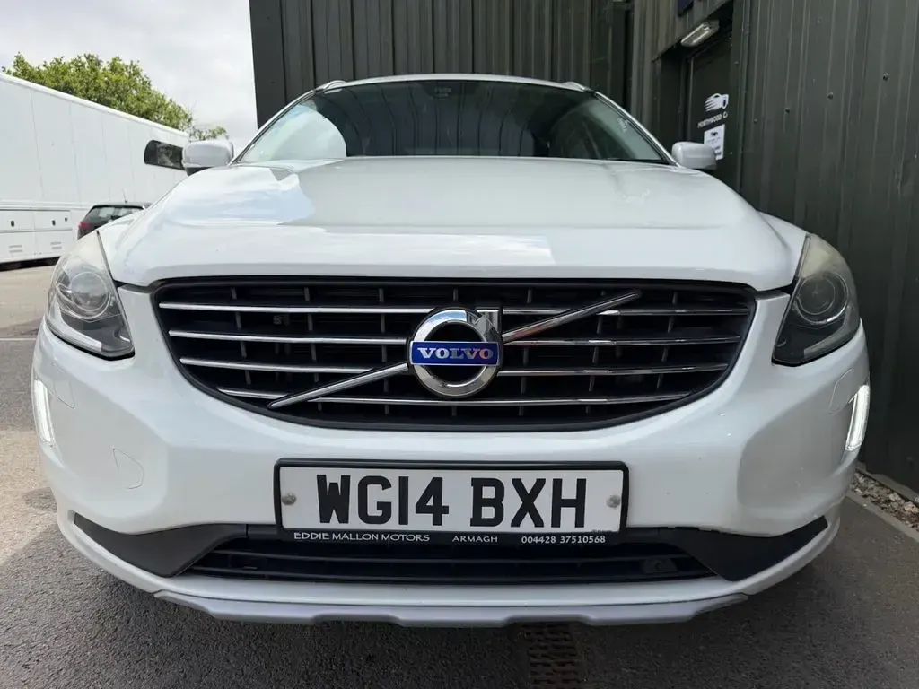 Used Volvo XC60 SE Lux 215 HP (158 kW) 2014 White SUV