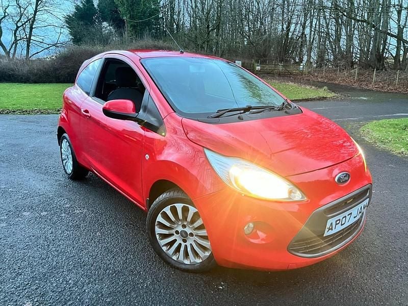 Usado Ford Ka Zetec 69 HP (50 kW) 2012 Vermelho Citadino