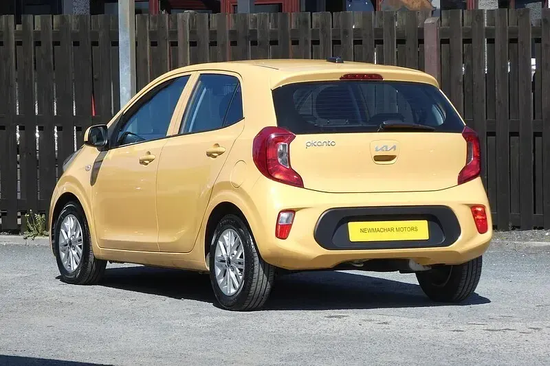Used Kia Picanto 66 HP (48 kW) 2023 Yellow Hatchback