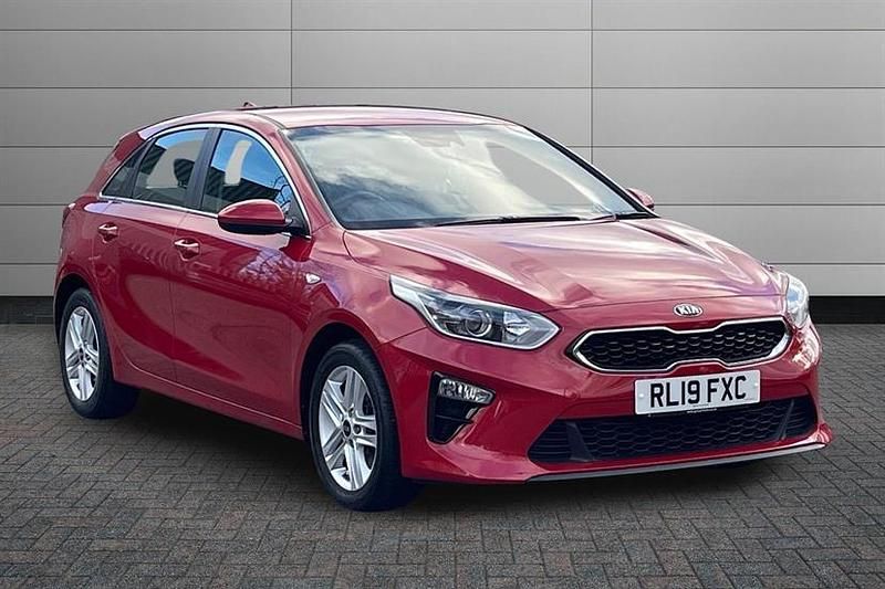 Used Kia Ceed 118 HP (86 kW) 2019 Red Hatchback