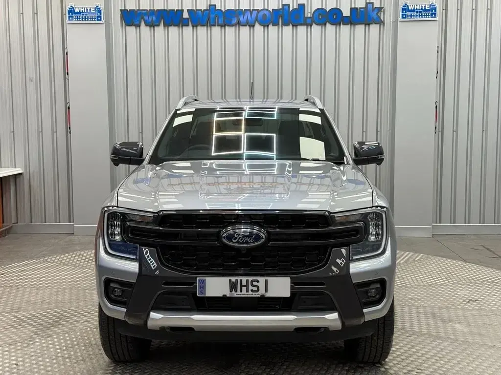 Nouă Ford Ranger Wildtrack 205 CP (150 kW) 2025 Argintiu Pickup