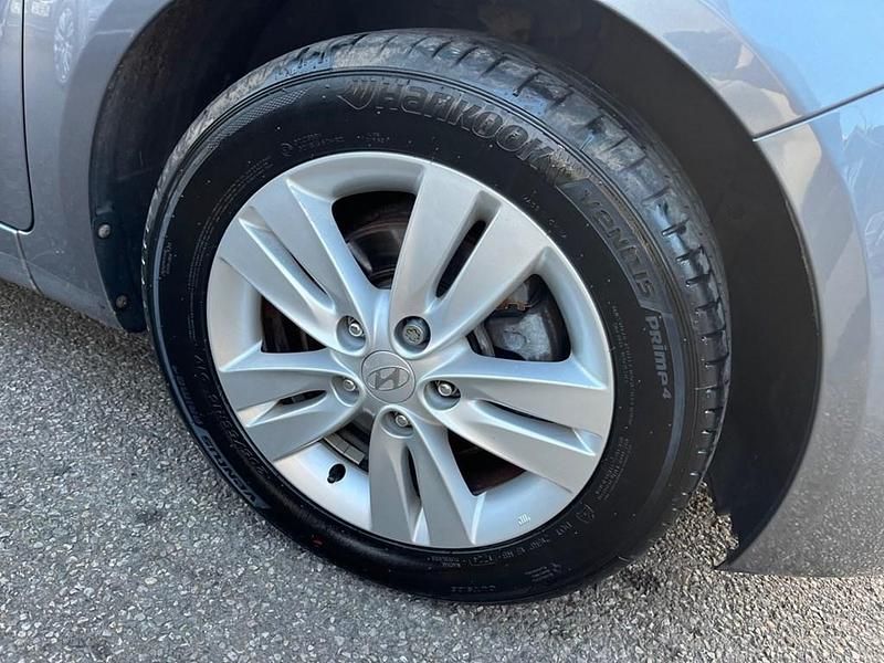 Used Hyundai ix20 Style 123 HP (90 kW) 2011 Grey Hatchback