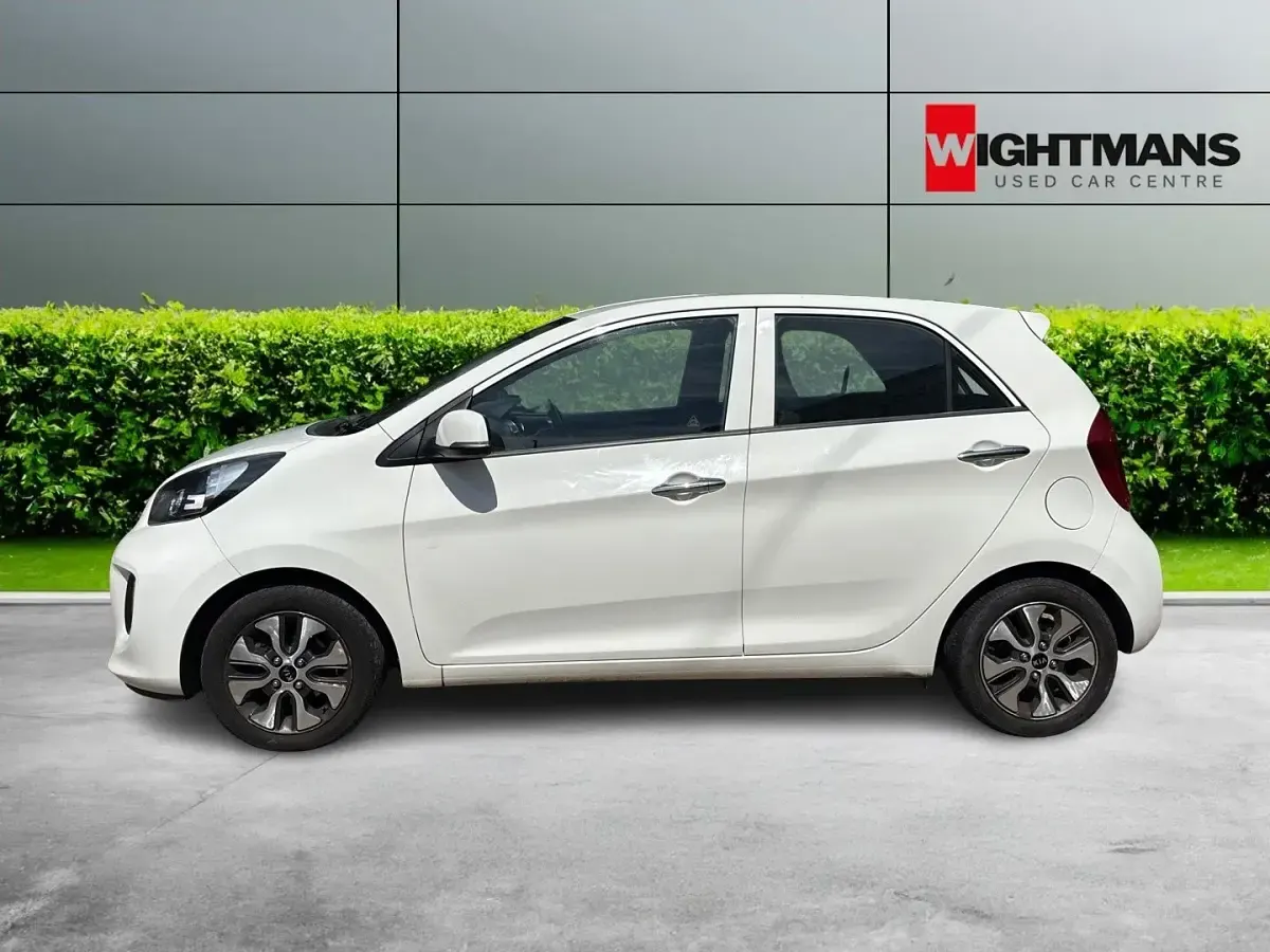Used Kia Picanto 84 HP (61 kW) 2015 White Hatchback