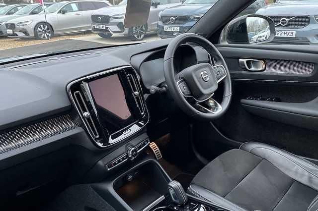 Used Volvo XC40 R-Design 194 HP (142 kW) 2022 SUV