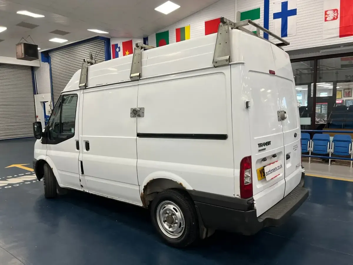 Usado Ford Transit 100 HP (73 kW) 2012 Branco Van