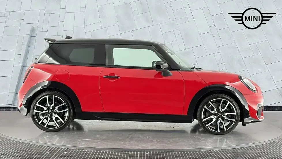 Used Mini Cooper Hatch 113 kW (154 HP) 2025 Red Hatchback