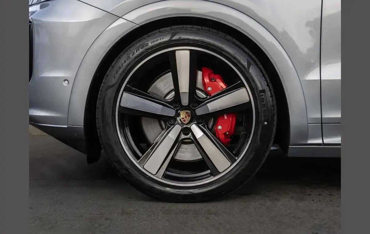 Used Porsche Cayenne S 468 HP (344 kW) 2025 Silver SUV