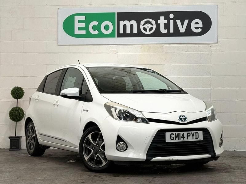 White Used 2014 Toyota Yaris Hybrid Trend Hatchback | £6,995 - Image 1/4