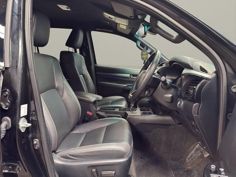 Used Toyota HiLux 200 HP (147 kW) 2023 Black Pickup