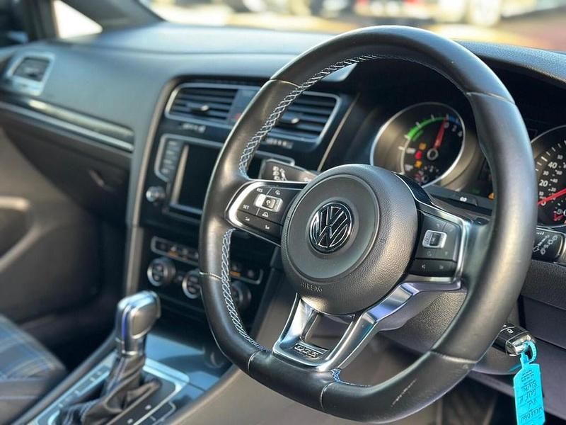 Używany VW Golf VII GTE 204 KM (150 kW) 2016 Czarny Hatchback