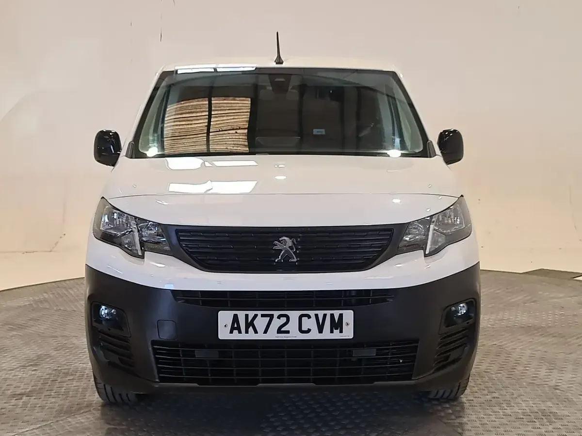 Used Peugeot Partner Premium 100 HP (73 kW) 2022 White MPV