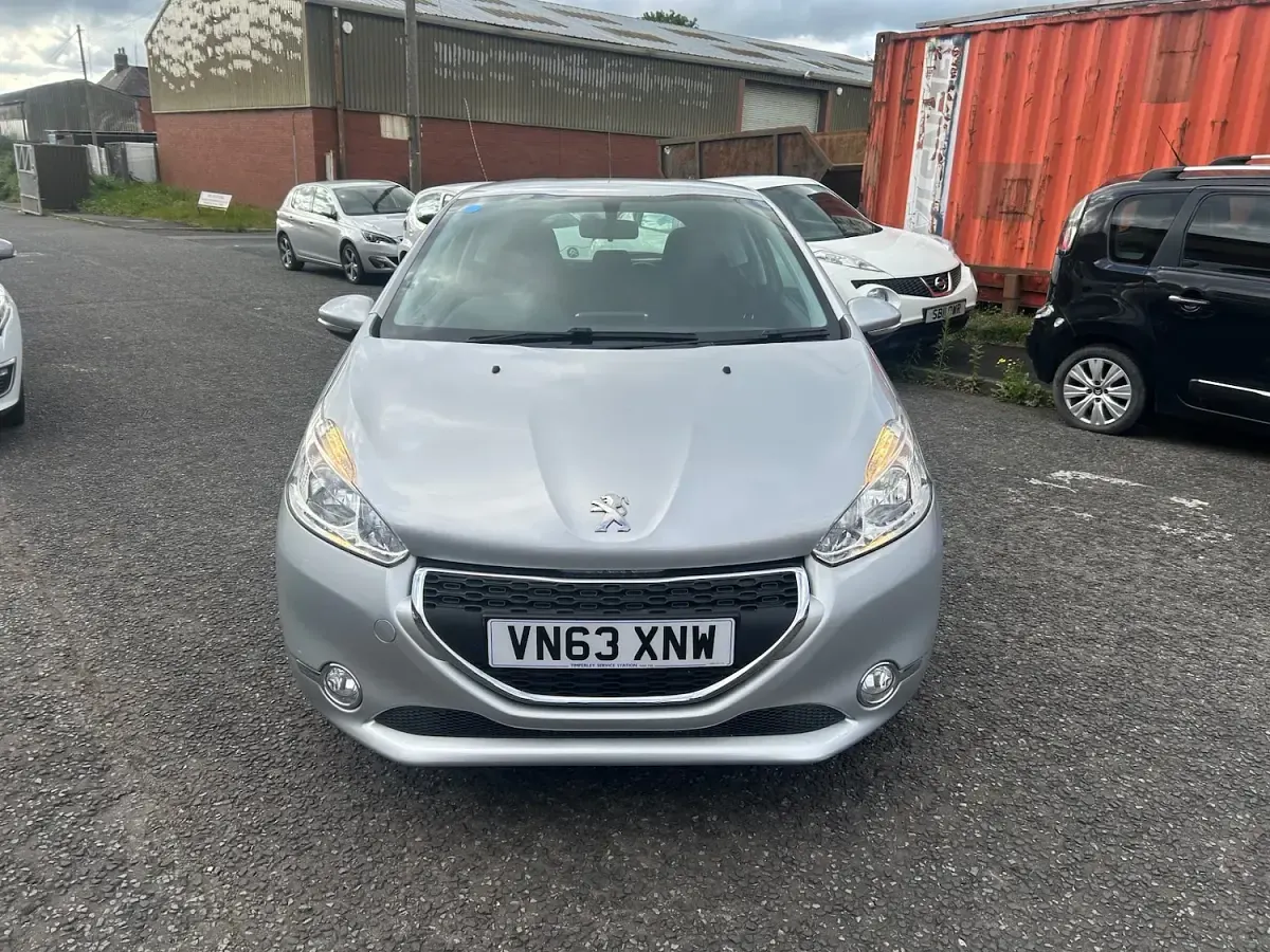 Used Peugeot 208 Active 82 HP (60 kW) 2013 Silver Hatchback