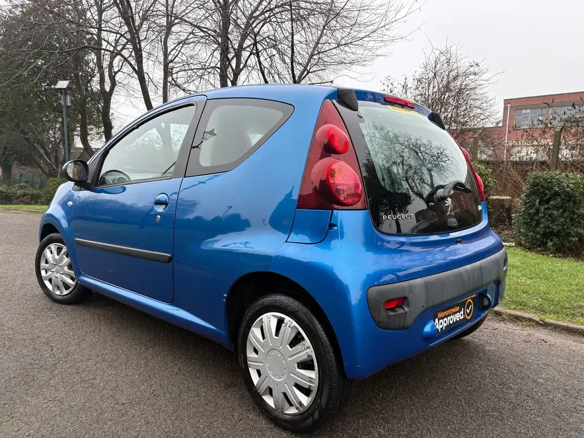 Used Peugeot 107 Active 68 HP (50 kW) 2014 Blue Hatchback