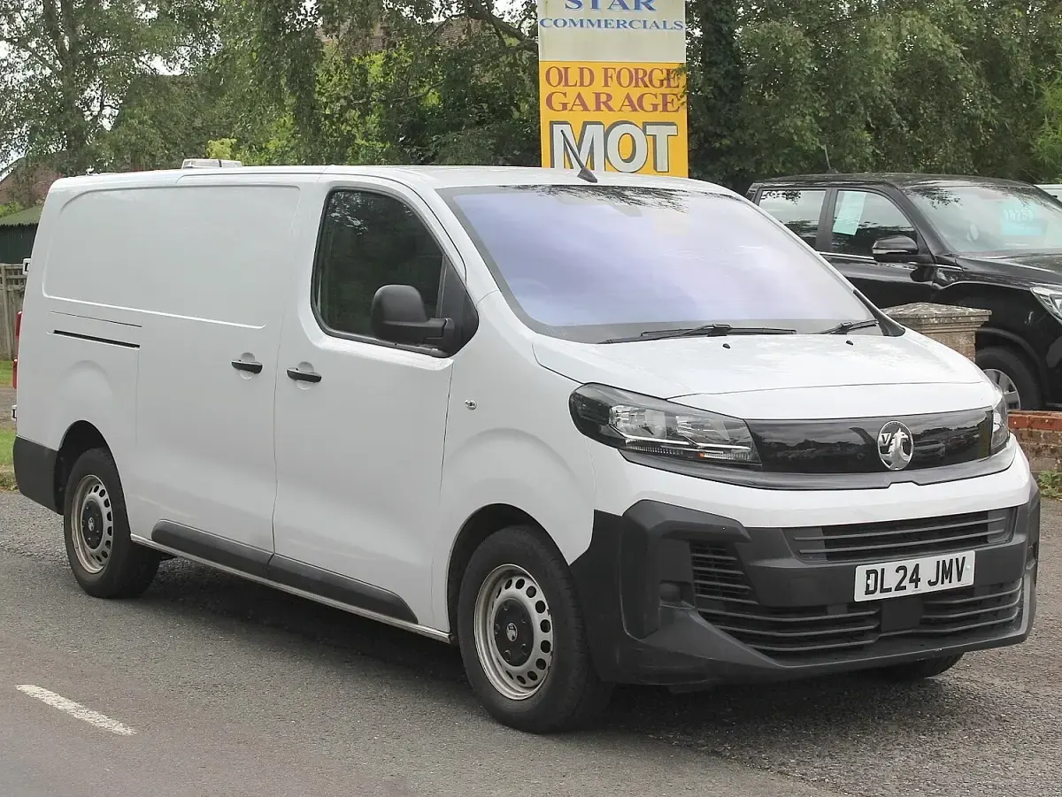 Used Vauxhall Vivaro 145 HP (106 kW) 2024 White MPV