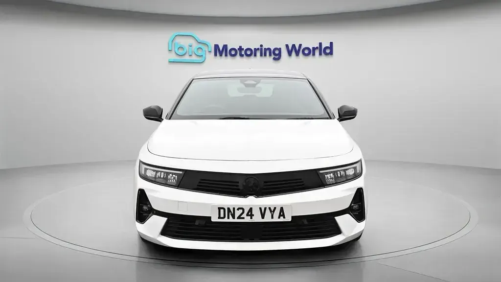Second-hand Vauxhall Astra S 130 CP (95 kW) 2024 Alb Hatchback