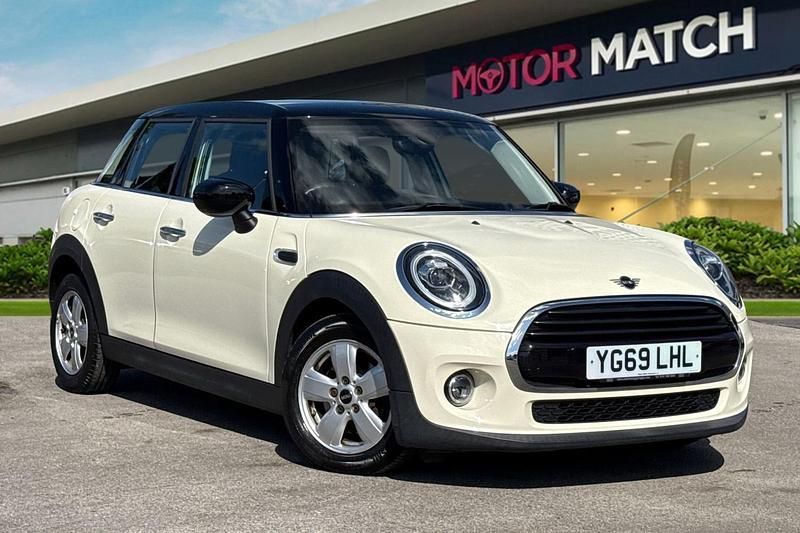 White Used 2019 Mini Cooper Classic Hatchback | £11,990 (Fair price) - Image 1/4