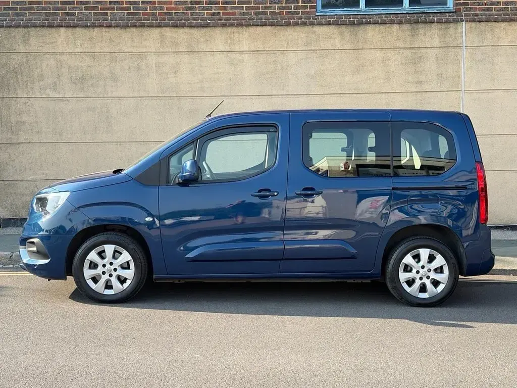 Used Vauxhall Combo S 110 HP (80 kW) 2019 Blue MPV