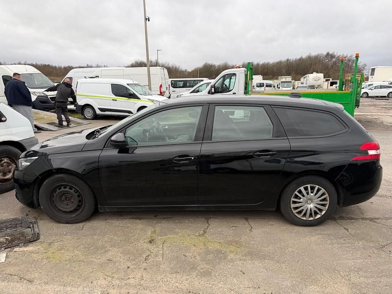 Begagnad Peugeot 308 SW 2018 Svart Kombi