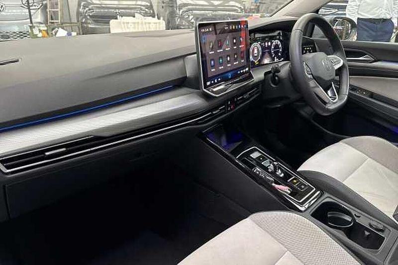 Second-hand VW Golf VIII 115 CP (84 kW) 2024